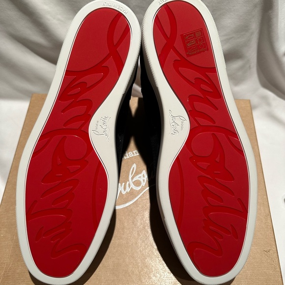 🚫🚫🚫SOLD🚫🚫🚫
Christian Louboutin Louis Orlato Velvet Sneakers - Colour Vosges - Picture 2 of 8